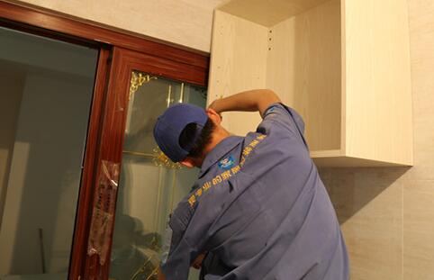 櫥柜安裝師傅告訴你，水泥櫥柜和磚砌櫥柜的優(yōu)缺點(diǎn)