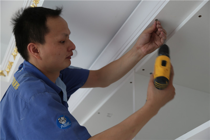 左右手家具安裝師傅&mdash;&mdash;王師傅