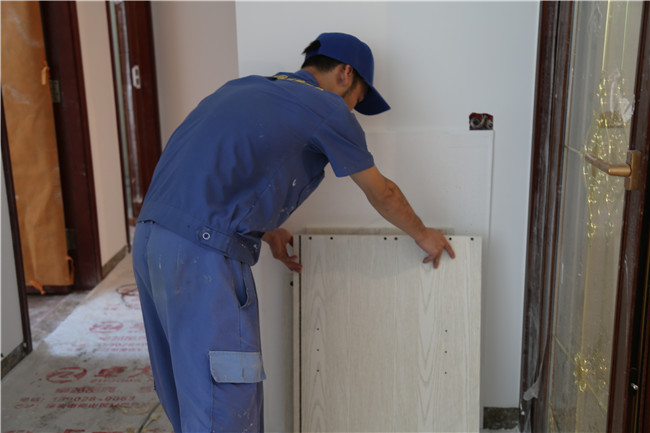 現(xiàn)場直擊辦公家具拆裝步驟，趕緊看過來