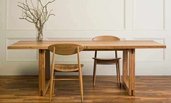 實(shí)木家具開裂是什么原因？怎么預(yù)防和修復(fù)呢？