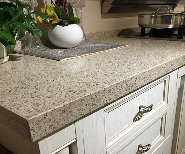 櫥柜臺(tái)面選用哪種材質(zhì)合適，如何安裝櫥柜臺(tái)面呢？