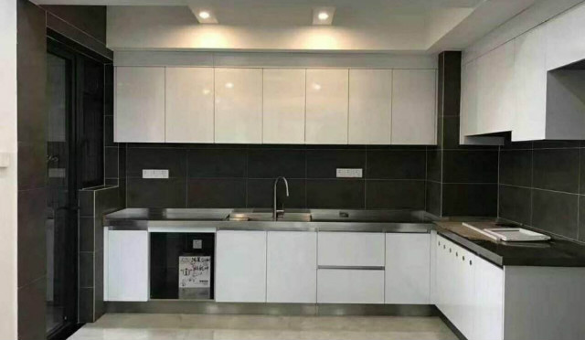 如何進(jìn)行不銹鋼櫥柜臺(tái)面安裝？安裝過程有哪些技巧可以借鑒