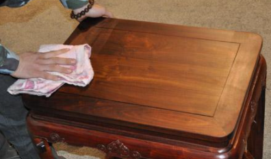 固體石蠟乳化：天然蜂蠟與石蠟在家具維修中的區(qū)別？