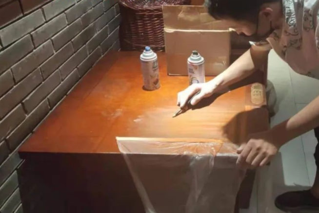 手繪標貼紙;在家具維修的過程中，一定要知道家具貼紙具有哪些特點?