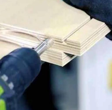 深圳板式家具品牌;板式家具隱形件和三合一對(duì)比，有什么優(yōu)缺點(diǎn)？