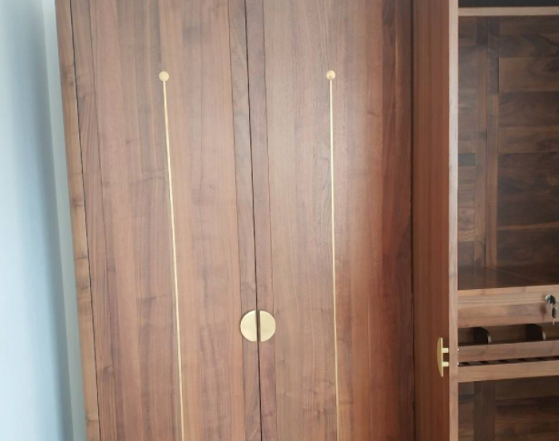 廣東實(shí)木家具整體櫥柜：實(shí)木家具=用實(shí)木做的家具？