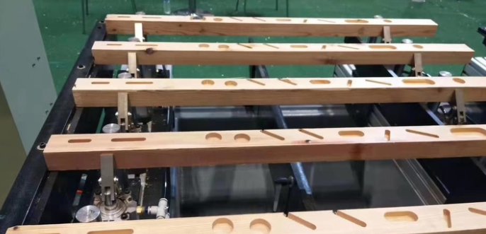 實木床定制價格：數控榫槽機制作實木家具最拉風！