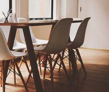 三層實(shí)木復(fù)合地板是不是完全不能碰一點(diǎn)水？