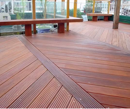 實木地板安裝保養(yǎng)，菠蘿格和橡木怎么選？