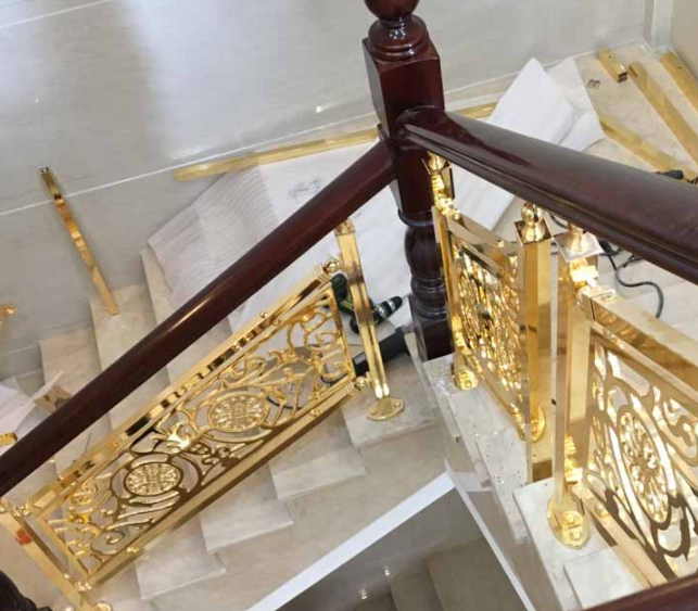 無(wú)錫別墅陽(yáng)光房，別墅樓梯欄桿妥善的保養(yǎng)