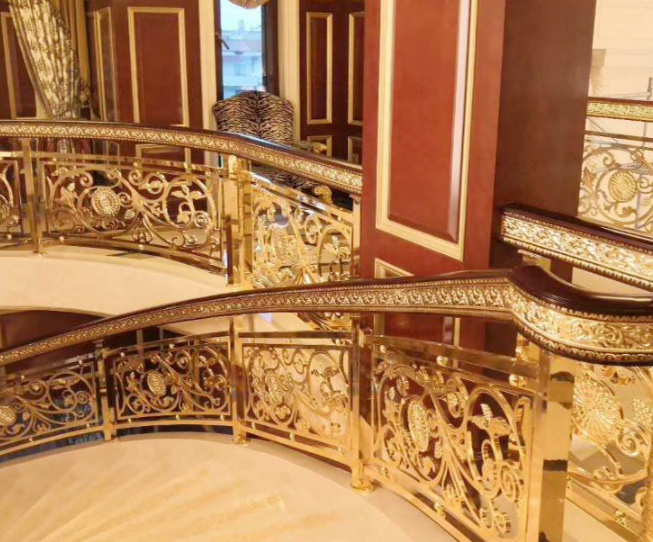 木雕花隔斷，別墅雕花樓梯欄桿要明白保養(yǎng)