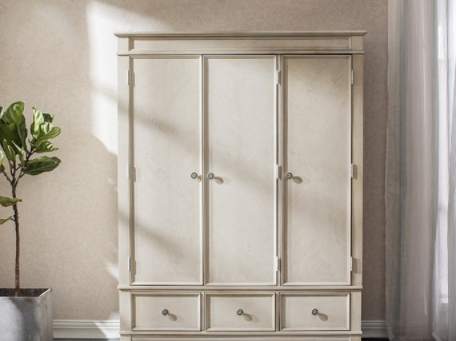 定制衣柜和成品衣柜的優(yōu)缺點，加盟哪個定制衣柜好？