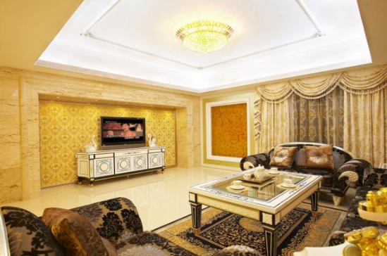 中式單人沙發(fā)：沙發(fā)擺放五大禁忌，千萬(wàn)別讓沙發(fā)圍住你的財(cái)運(yùn)