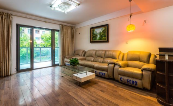 手工布藝家居：皮質沙發(fā)不能碰，沙發(fā)要這么買!