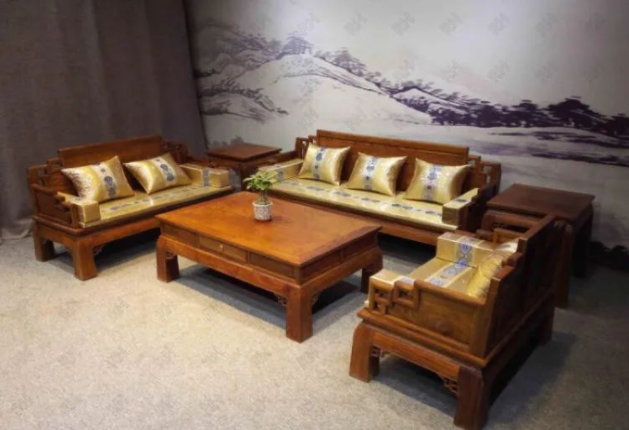 大葉紫檀家具：刺猬紫檀沙發(fā)五件套價(jià)格怎么樣，沙發(fā)保養(yǎng)技巧有哪些呢？