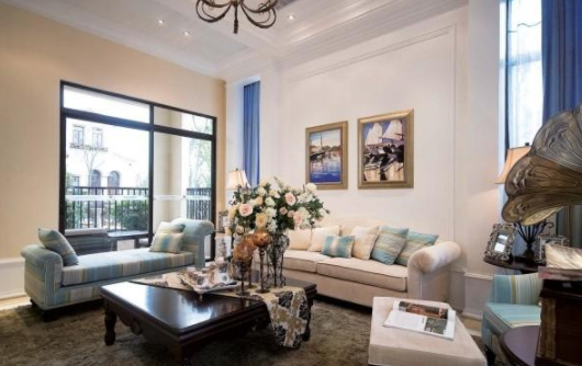 多功能圓茶幾：客廳沙發(fā)茶幾這樣搭，怎樣都不出錯(cuò)！