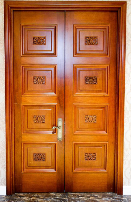 煙臺(tái)實(shí)木門安裝：實(shí)木門是什么材質(zhì)做成的？