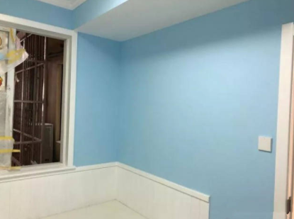 家庭裝修風(fēng)格圖，榻榻米護(hù)墻板選用哪種材質(zhì)好？