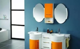 實(shí)木浴室柜定制：多層實(shí)木的櫥柜浴室柜是不是完全不能碰一點(diǎn)水？