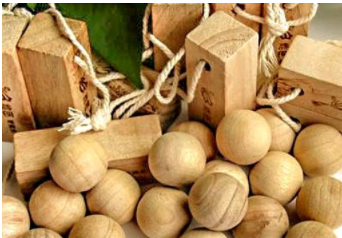 歐式衣柜布局：衣柜防蟲怎么選，樟腦丸還是香樟木？