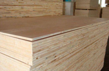 膠合板門密度;膠合板密度是多少？多層膠合板優(yōu)缺點(diǎn)有哪些