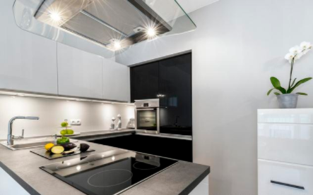 整體櫥柜設計：櫥柜實木門怎么養(yǎng)護？櫥柜實木門有哪些優(yōu)點？