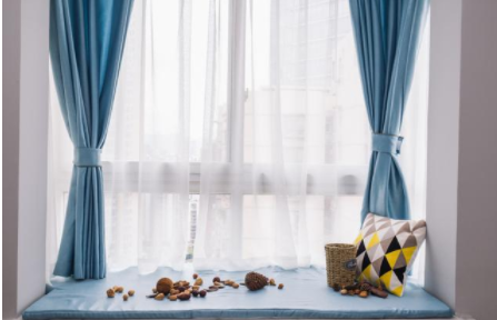 上海門窗加工：鋁合金門窗對比塑鋼門窗，哪個適合封陽臺？