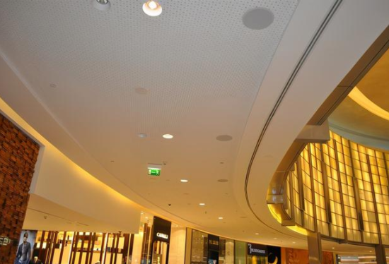 鋁扣板吊頂批發(fā)價格：硅酸鈣板吊頂好還是鋁扣板吊頂好？
