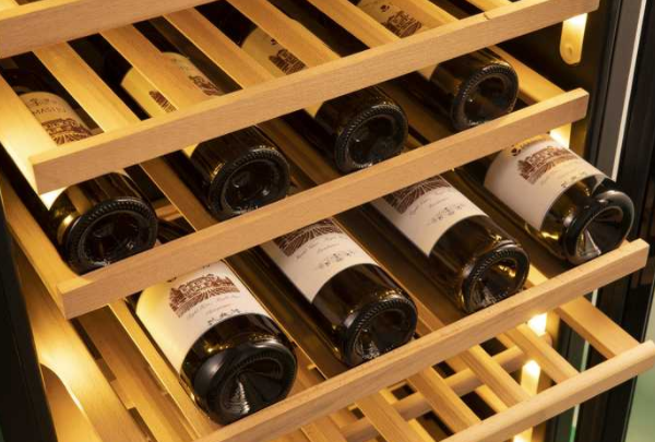 廚房整體櫥柜效果圖：廚房整體酒柜選購有哪些注意事項？