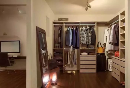 時尚衣帽間裝修：不同面積的衣帽間，怎么布局才算合理？