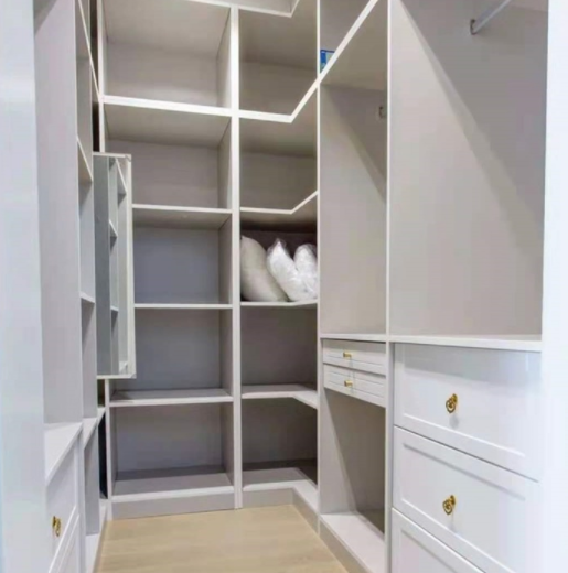 衣帽間設(shè)計(jì)圖：衣帽間的“門”怎么加？加到哪好呢？