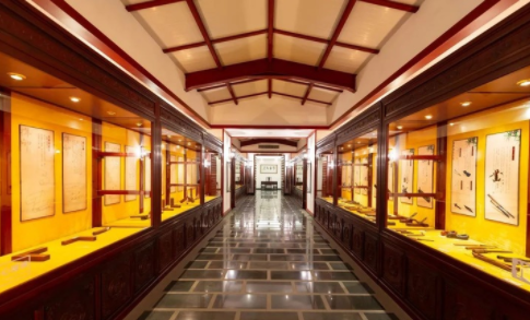 東陽紅木家具定制：紅木家具為何名貴？古老工藝與科學(xué)流程功不可沒