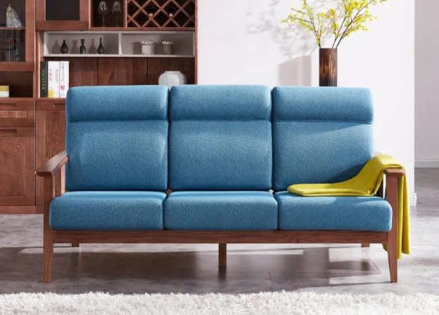 高檔實(shí)木沙發(fā)：香樟木沙發(fā)的優(yōu)點(diǎn)有哪些？