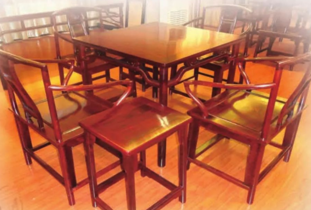 簡約風格家裝的特點：現(xiàn)代簡約風格中家具的搭配有什么技巧？