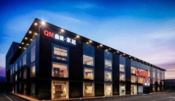 曲美現(xiàn)代實木家具：曲美家居全屋定制在業(yè)內排名第幾？曲美家居加盟費多少錢？