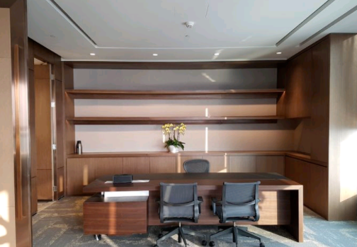 歐式定做衣柜：木制衣柜如何選購(gòu)好?松木衣柜和實(shí)木衣柜哪個(gè)好?