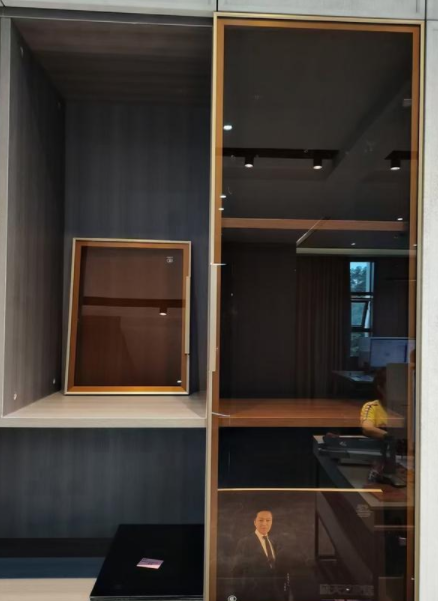 整體簡易衣柜設(shè)計，衣柜玻璃移門如何選購？