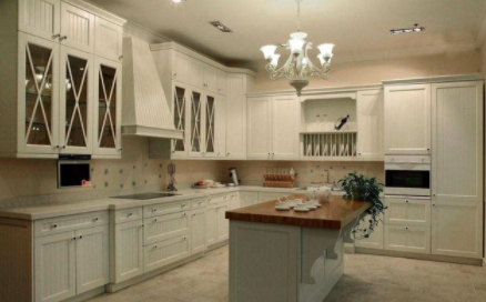 【新型櫥柜門(mén)板品牌】櫥柜門(mén)合頁(yè)有哪些種類(lèi)？櫥柜門(mén)合頁(yè)安裝有什么方法？