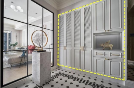 衣帽間裝修設(shè)計：玄關(guān)中間放吧臺，配上頂柜后，儲物效果堪比衣帽間