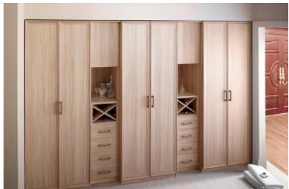 臥室衣柜門板：衣柜門板的款式有幾種，衣柜柜體不同材質(zhì)優(yōu)缺點