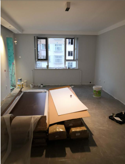 胡桃木家具：黑胡桃木色與墻面灰搭配，簡約舒適彰顯個性時尚